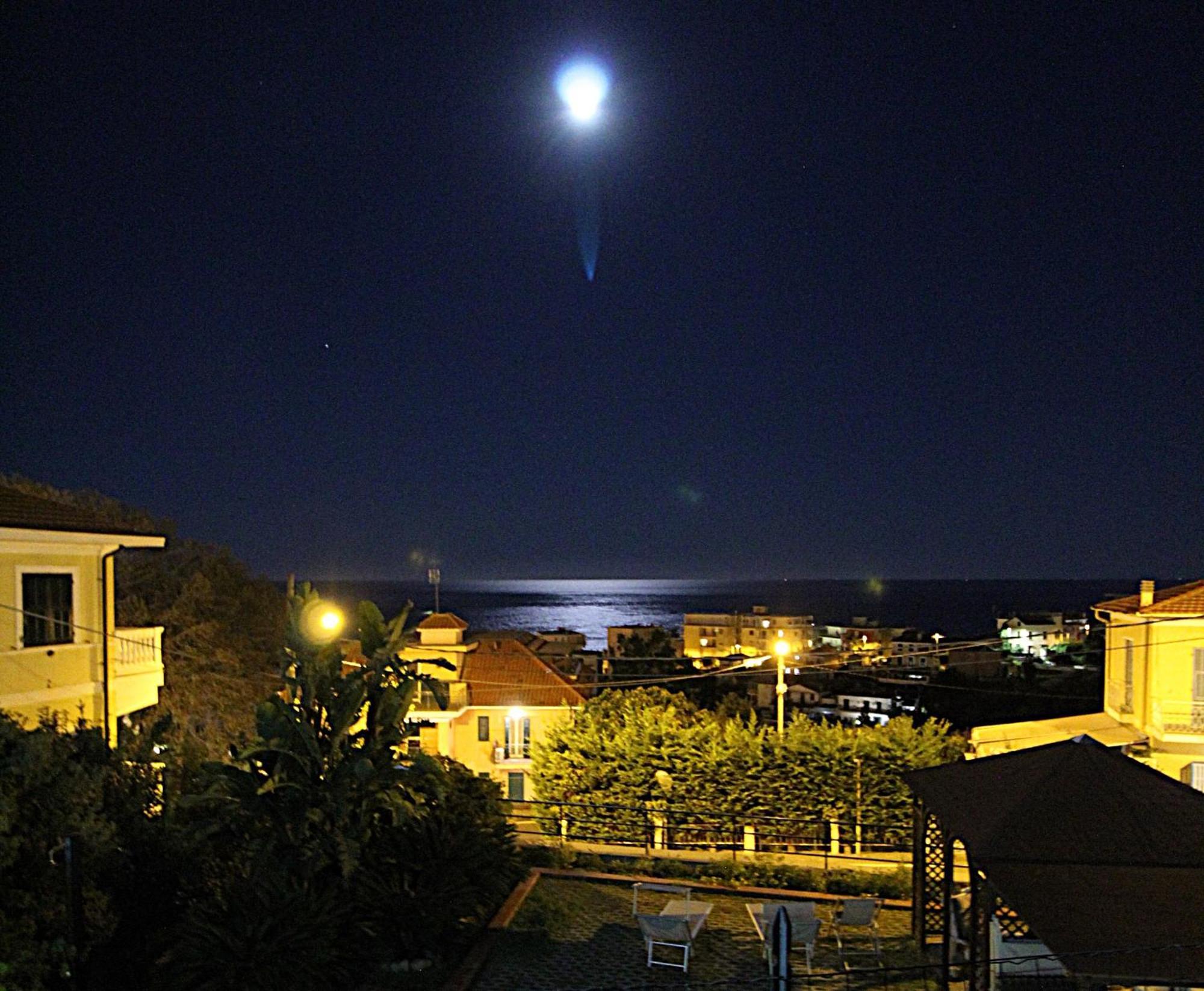 La Pace, Il Sole, Il Mare - Sanremo Casa Indipendente Vista Mare, Posto Auto Privato, Ampio Spazio Esterno Attrezzato, A Pochi Minuti Dalle Spiagge Buitenkant foto